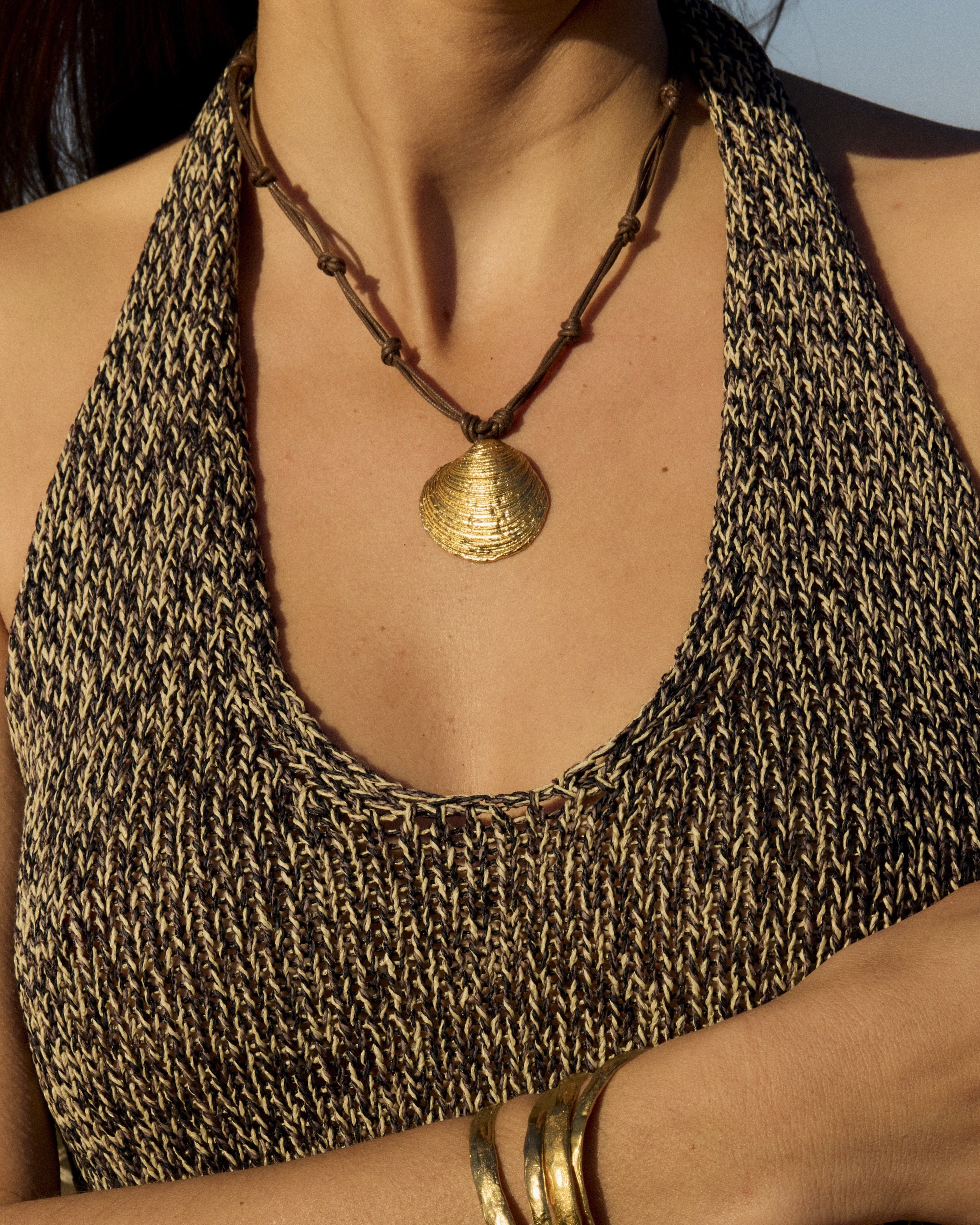 Handmade necklace with gold plated-shell