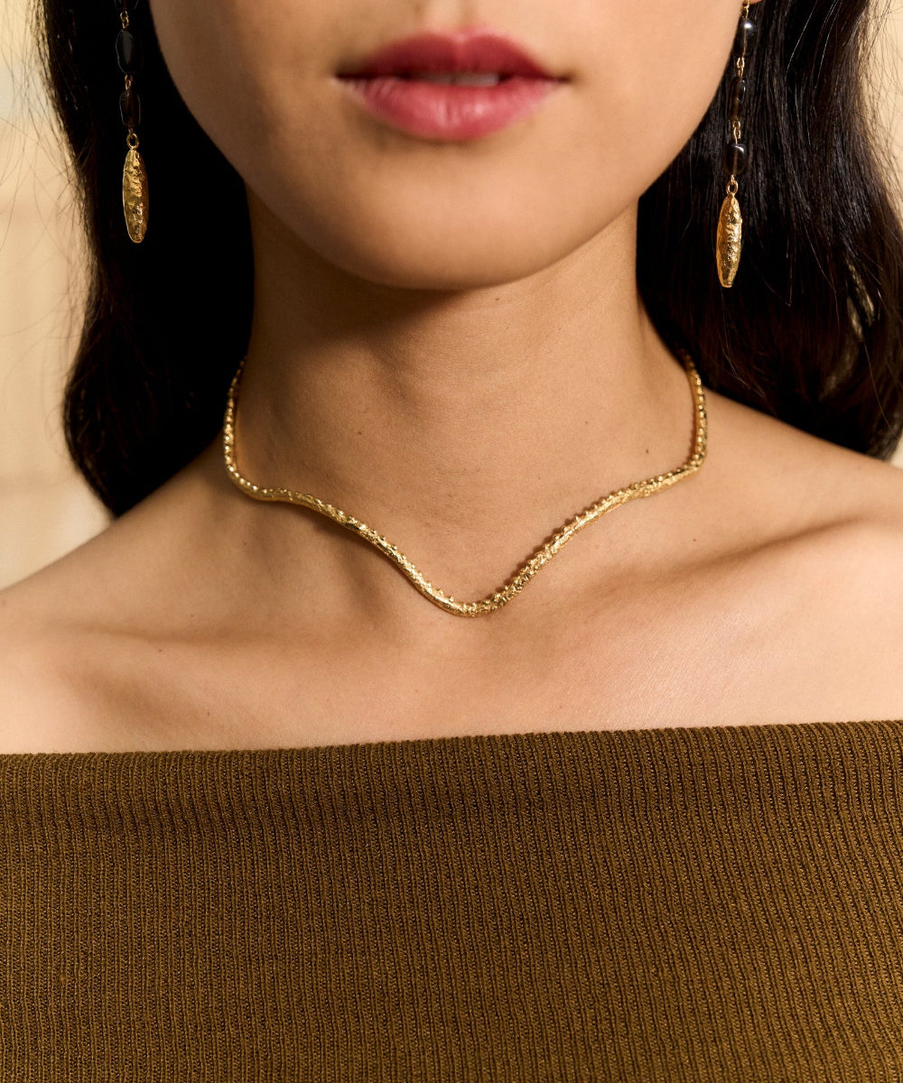 Handcrafted choker. 18k gold plated.