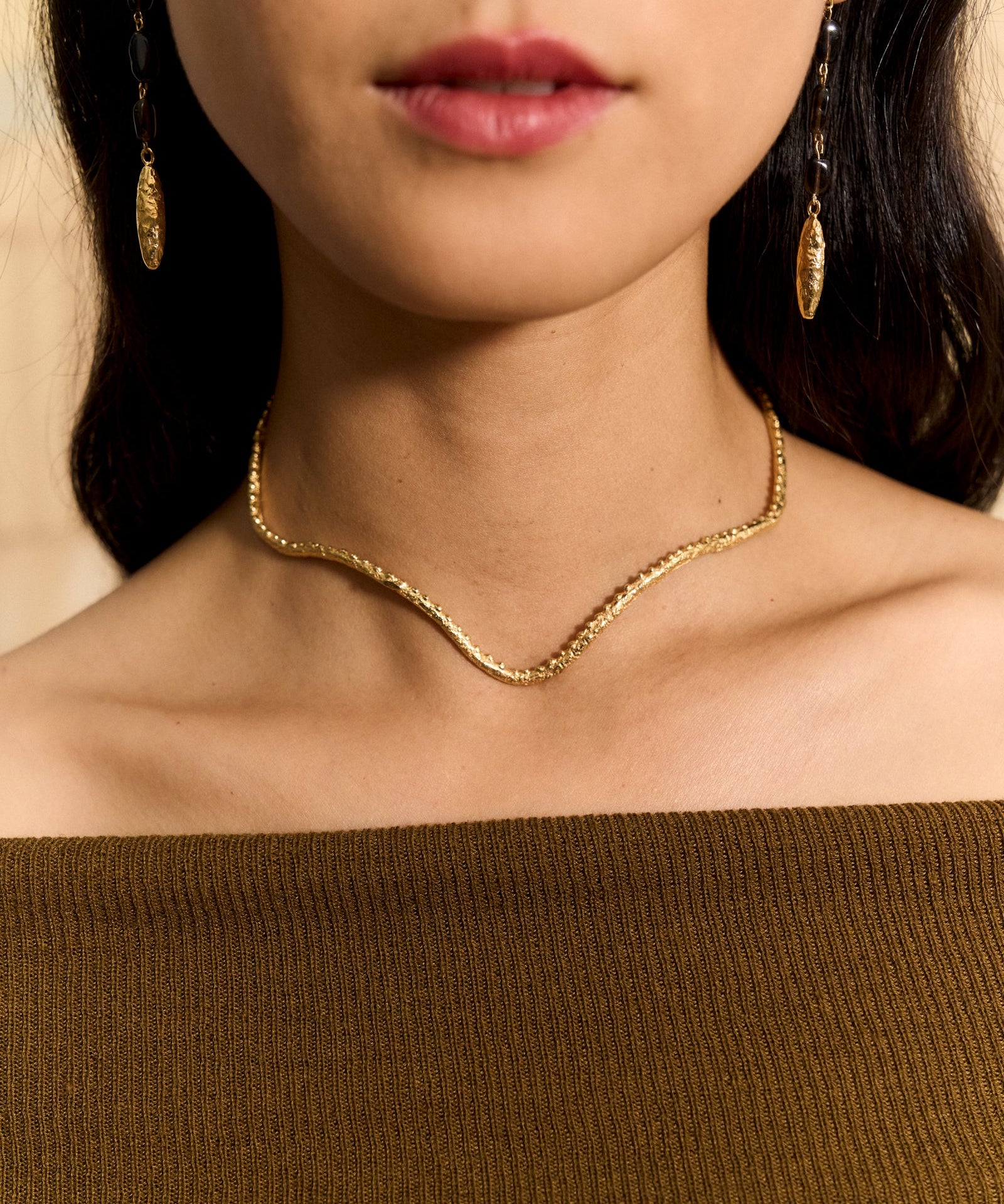Handcrafted choker. 18k gold plated.