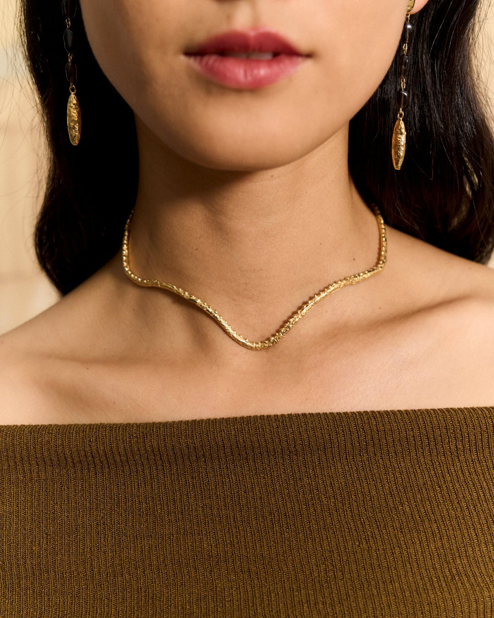 Handcrafted choker. 18k gold plated.