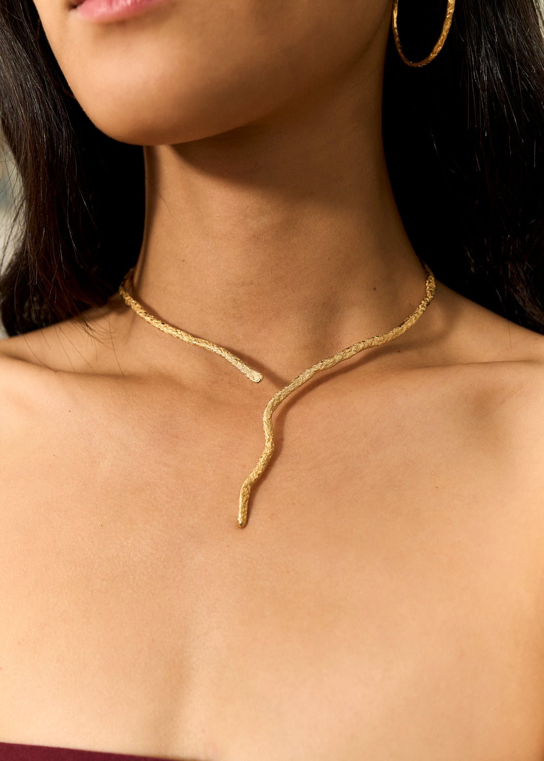 gold plated choker with handcrafted tetxure